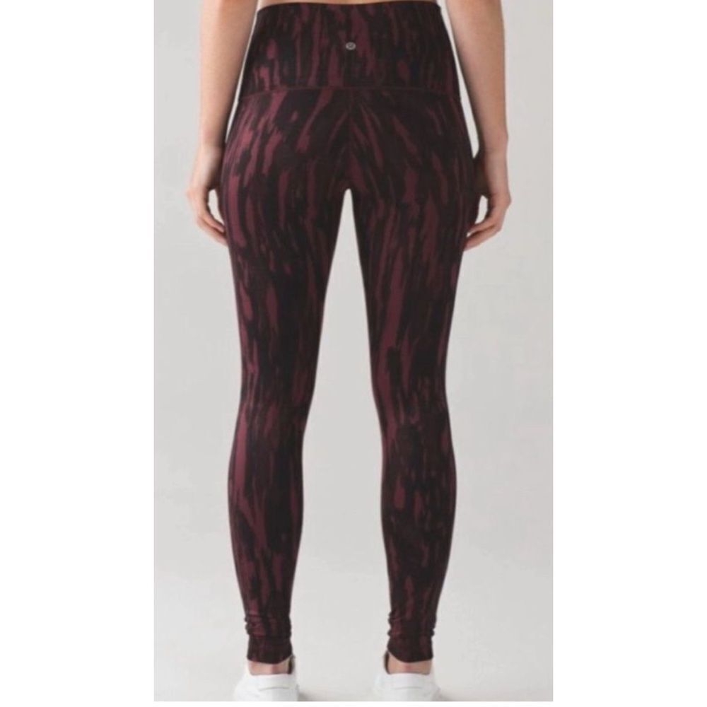 Lululemon Black Animal Painted Bordeaux Drama Speed Tight IV Legging Pent Size 6
